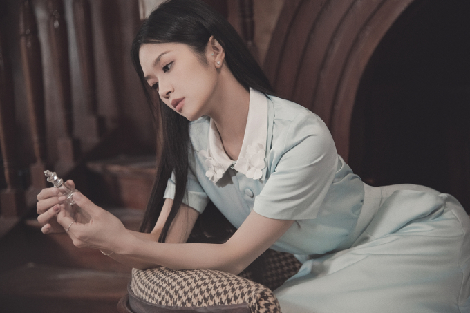 Suni Hạ Linh kết hợp với ê-kíp Hàn Quốc tung MV Sự mập mờ: Là người yêu chẳng phải, là bạn cũng sai