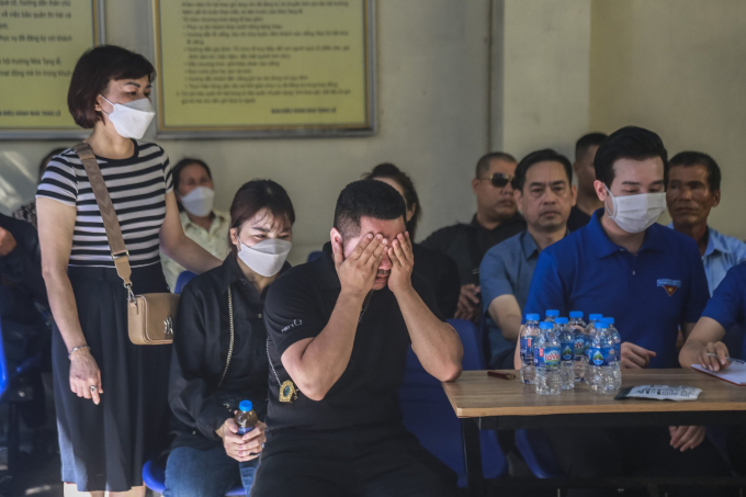 Dòng người khóc thương tiễn biệt các nạn nhân trong vụ cháy ở Khâm Thiên