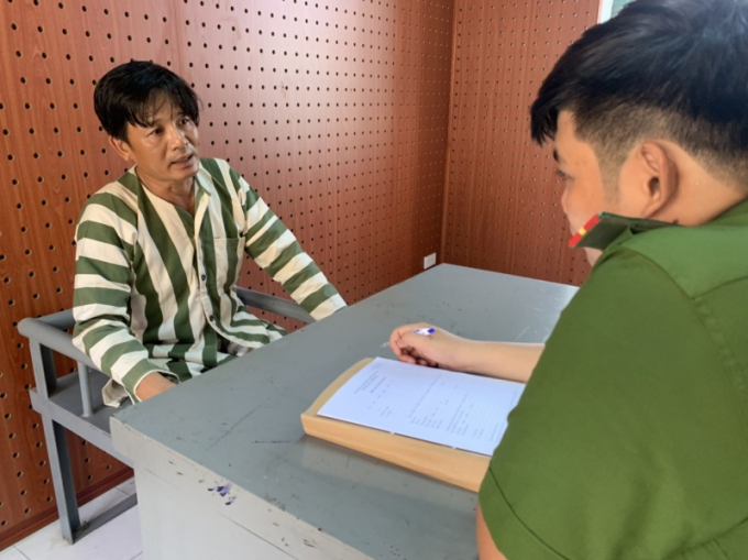 Tưới xăng đốt người yêu vì mâu thuẫn khi đi làm xa Tưới xăng đốt người yêu vì mâu thuẫn khi đi làm xa