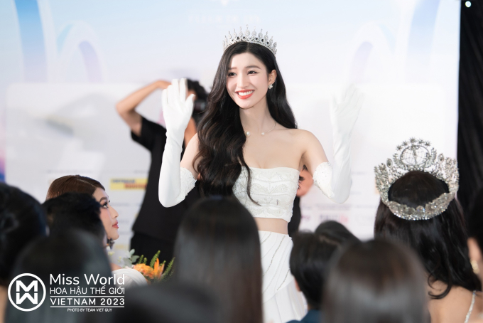 Bà trùm hoa hậu giải thích chuyện ưu ái Bảo Ngọc, xem nhẹ đương kim Miss World Vietnam - Mai Phương
