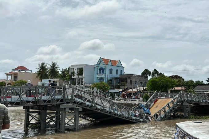 Cầu sập gãy làm đôi khi đang thử tải