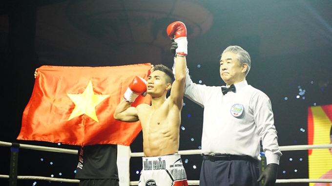 Nguyễn Văn Hải gây chấn động làng Boxing quốc tế khi hạ gục đối thủ sau...12 giây