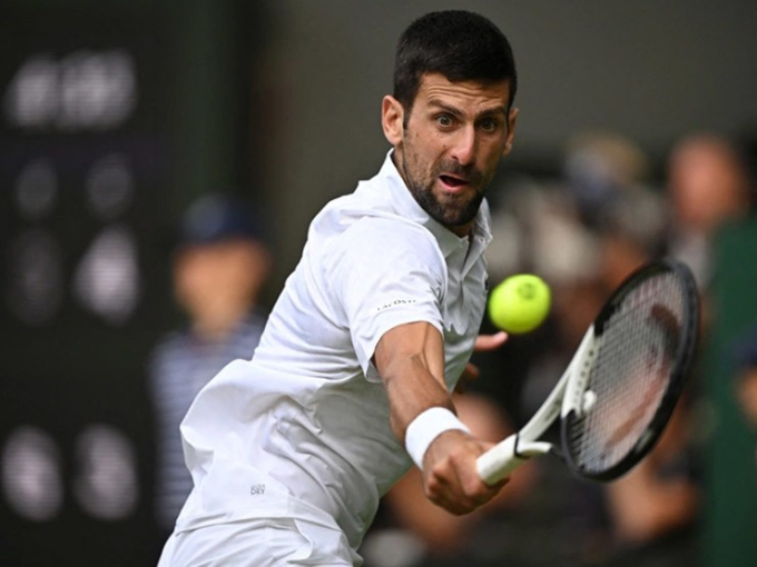 Djokovic tức tối đập nát vợt, úp mở giải nghệ sau chung kết Wimbledon