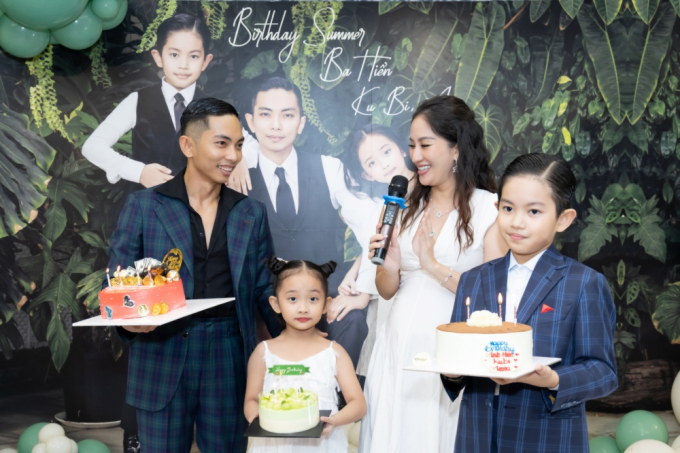 Ngày hội sinh nhật của gia đình Khánh Thi: Phan Hiển ấm ức vì mất quà vào tay 2 con