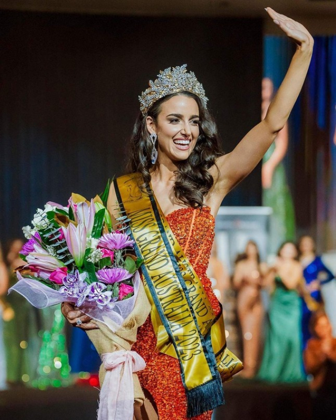 Tân Miss Grand Australia đăng quang nhờ xin vía trang phục của NTK Nguyễn Minh Tuấn