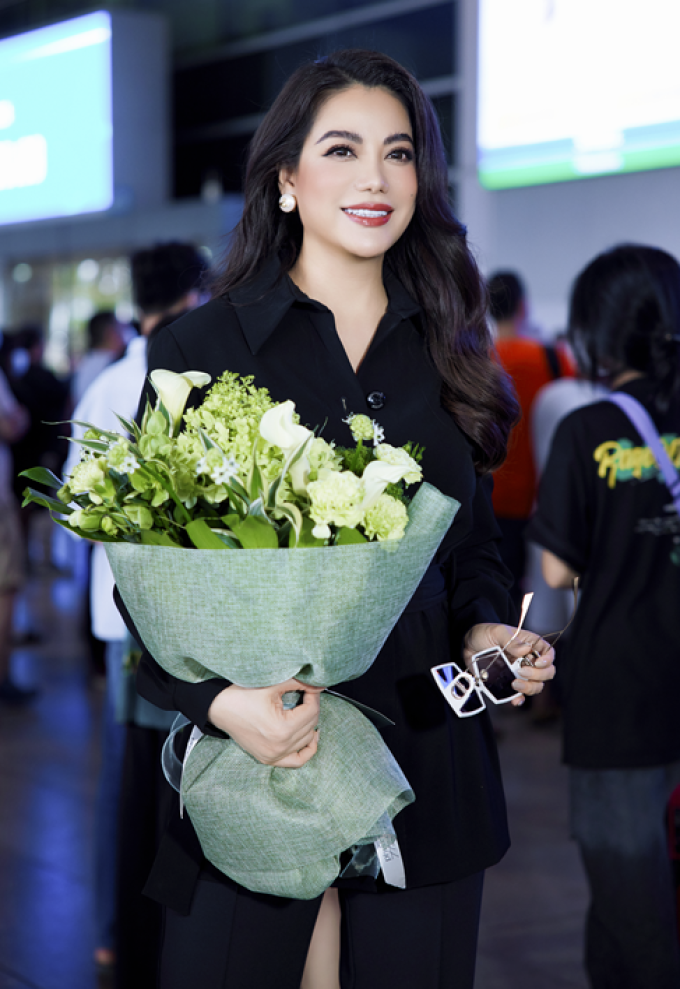 Đón Hoa hậu Trái Đất 2022 đến Việt Nam, Trương Ngọc Ánh gây chú ý với nhan sắc rạng rỡ ở tuổi U50