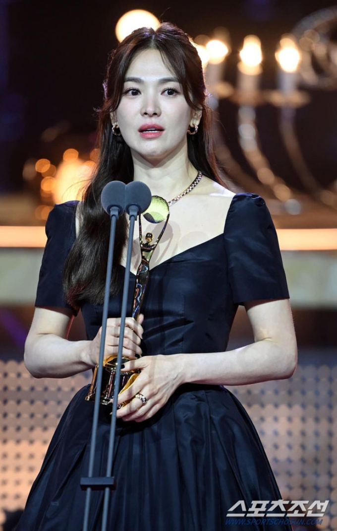 Giải truyền hình Rồng Xanh 2023: The Glory vụt mất giải quan trọng, Song Hye Kyo được bù đắp xứng đáng