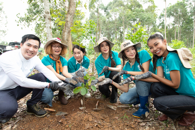 Miss Earth 2022 - Mina Sue Choi trải nghiệm trồng rừng, lan tỏa thông điệp bảo vệ môi trường tại Việt Nam