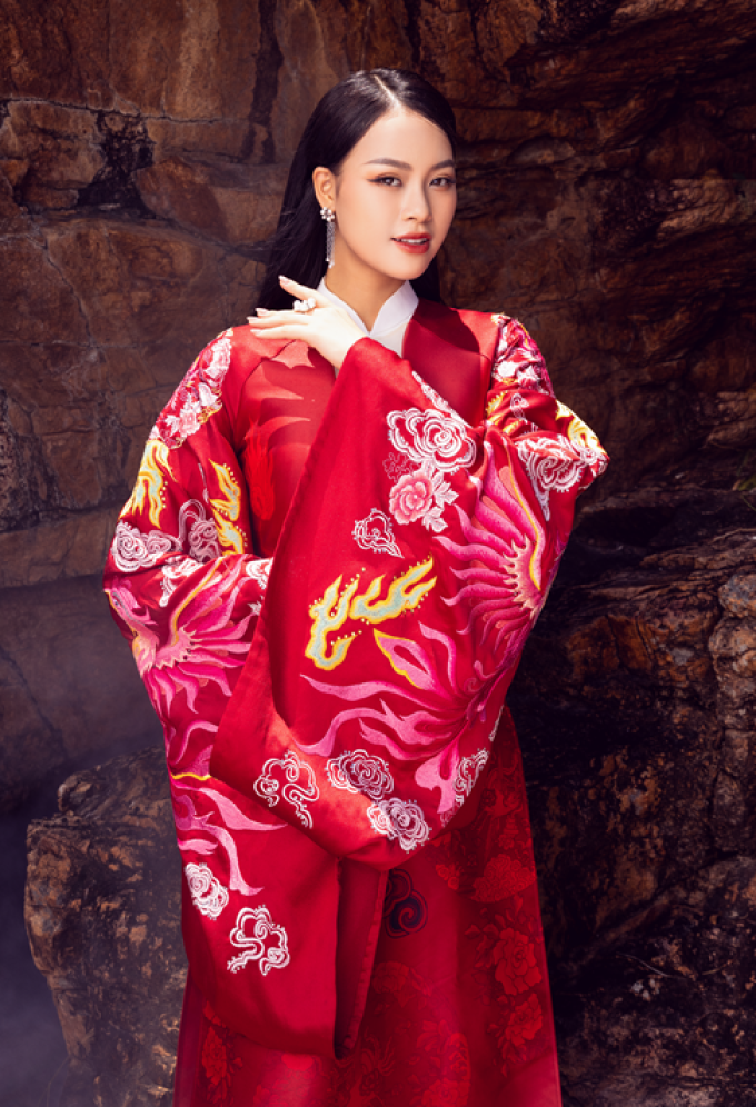 Thí sinh Miss World Vietnam 2023 khoe dáng trong tà áo dài truyền thống, tân hoa hậu là ai trong các cô gái này?