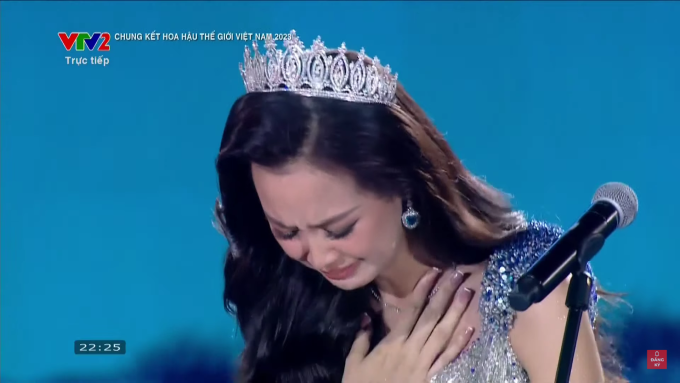Bảo Ngọc đội lại vương miện á hậu 1 Miss World Vietnam 2022, xin lỗi khán giả vì nhiệm kỳ ồn ào