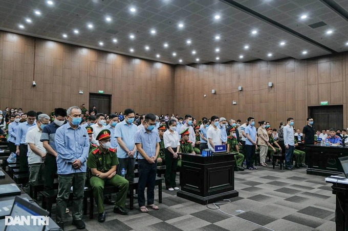 Nữ doanh nhân khóc xin được chịu án tù thay cựu Phó Giám đốc Công an Hà Nội