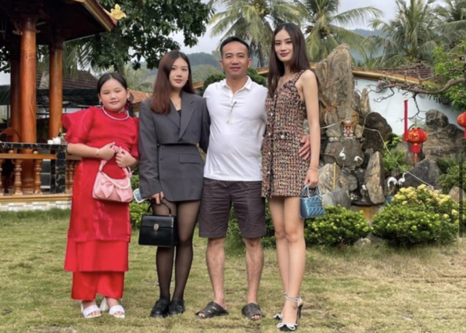 Bố Tân Hoa hậu Thế giới Việt Nam - Huỳnh Trần Ý Nhi: Mỗi lần bé vào Top sâu là tôi phải đi ra ngoài vì áp lực