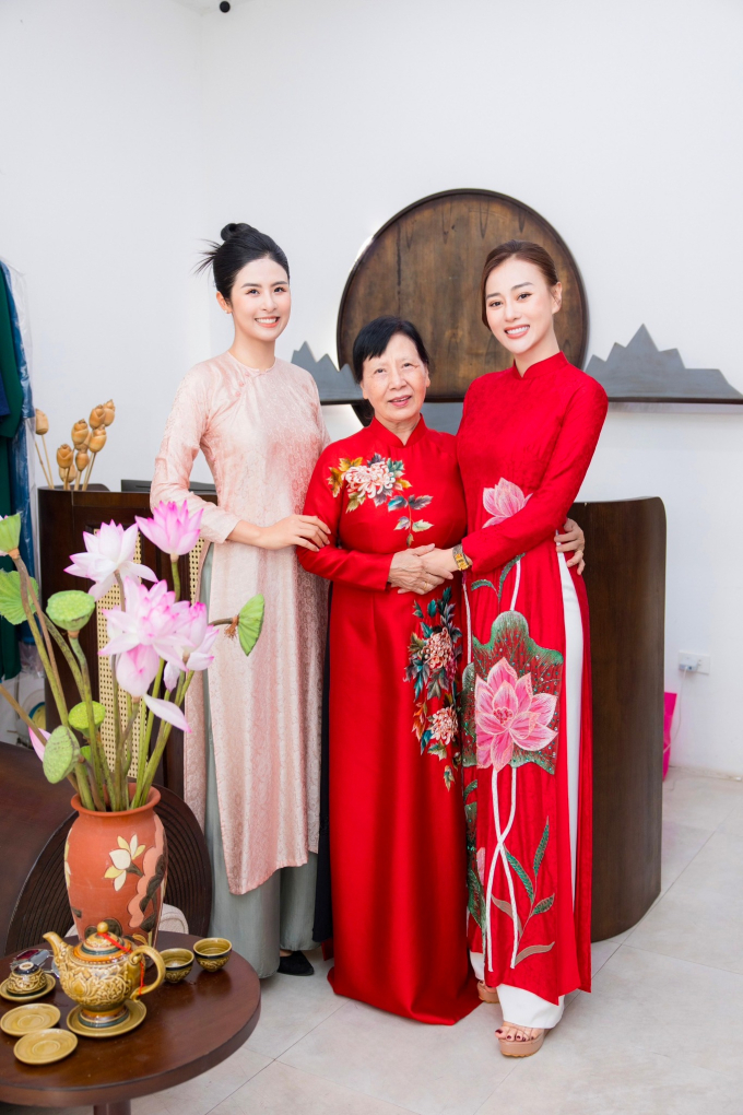 Mẹ Shark Bình cùng Phương Oanh thử áo dài cho lễ ăn hỏi, tiết lộ “tật xấu” của con dâu