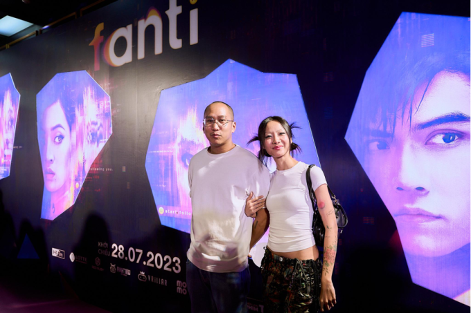 NSND Lê Khanh được con gái màn ảnh Thảo Tâm hộ tống đến buổi ra mắt Fanti