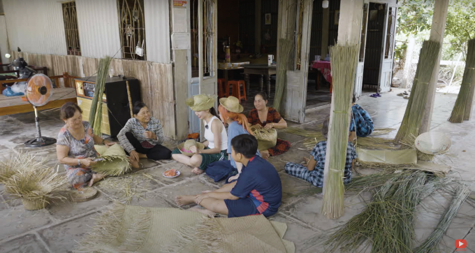 Thùy Tiên cùng MisThy về Tiền Giang “xin việc kiếm cơm”, tôn vinh nghề nông Việt Nam