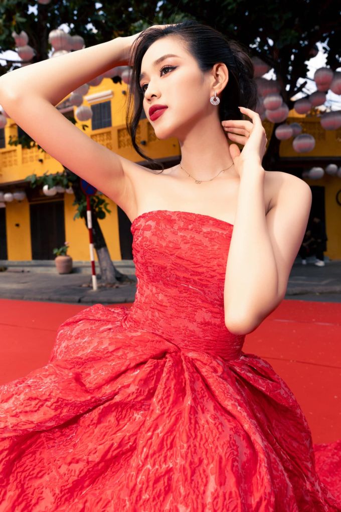 Hoa hậu Đỗ Hà gặp sự cố trong lúc chăm sóc da, nhan sắc xinh đẹp có bị ảnh hưởng?