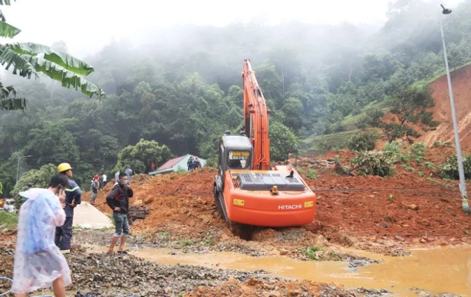 Huy động chó nghiệp vụ tìm nạn nhân cuối cùng vụ sạt lở đèo Bảo Lộc