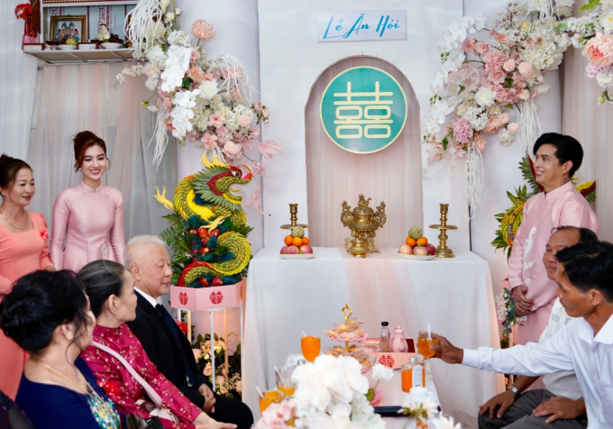 Hồ Quang Hiếu đọc lời hứa trước hôn nhân trong lễ ăn hỏi vợ kém 17 tuổi