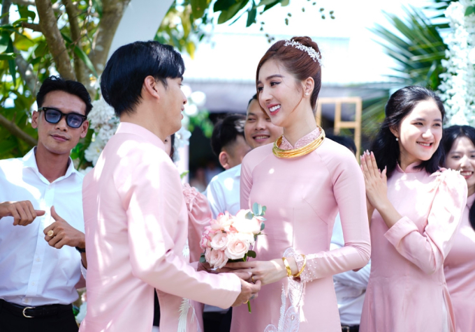 Hồ Quang Hiếu đọc lời hứa trước hôn nhân trong lễ ăn hỏi vợ kém 17 tuổi