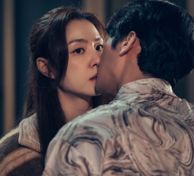 Seo Ji Hye đột phá khi hóa thân thành tiểu tam, cướp chồng bạn thân 