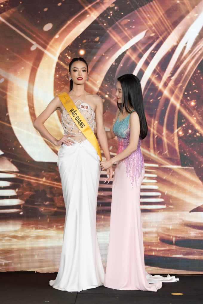 Thí sinh Miss Grand Vietnam 2023 khoe vẻ lộng lẫy khi nhận sash: Cuộc chiến nhan sắc khai màn