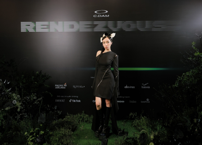 Thuỳ Tiên khoe visual đỉnh cao, Thảo Nhi Lê mặc chất lừ cùng đọ dáng với loạt mỹ nhân tại show Rendezvous