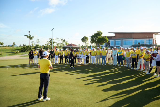 Bộ ba Hoàn vũ Ngọc Châu - Thảo Nhi Lê - Thủy Tiên tham gia giải Golf từ thiện lần thứ 10