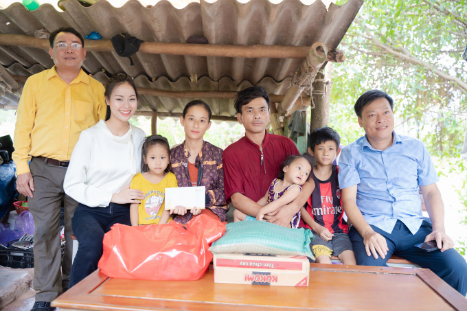 Á hậu Thế giới Việt Nam 2023 - Đào Hiền dùng tiền thưởng giúp đỡ bà con khó khăn tại quê hương Nghệ An