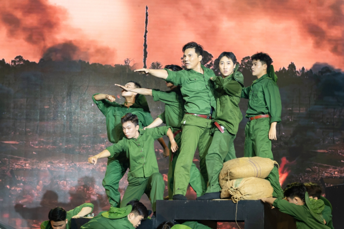 Hữu Quốc, Kim Xuân “nổi da gà” với tiết mục hào hùng về người lính của Lâm Nguyễn cùng đồng đội