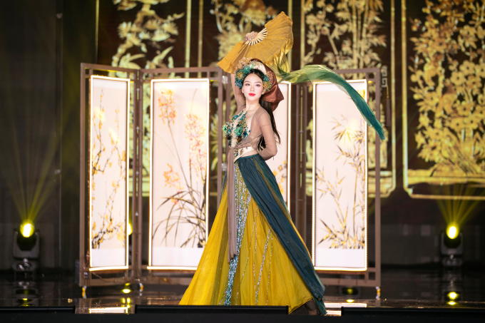 Miss Grand Vietnam: Tiểu Vy tôn vinh cải lương, Mai Phương đẹp như mỹ nữ bước ra từ bức họa tứ bình