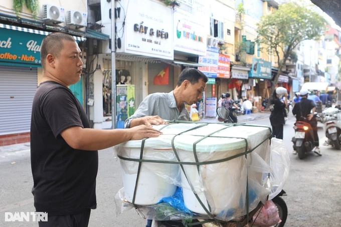 Bám trend chè thoát ế, chủ quán bán cả nghìn cốc ngày Thất Tịch
