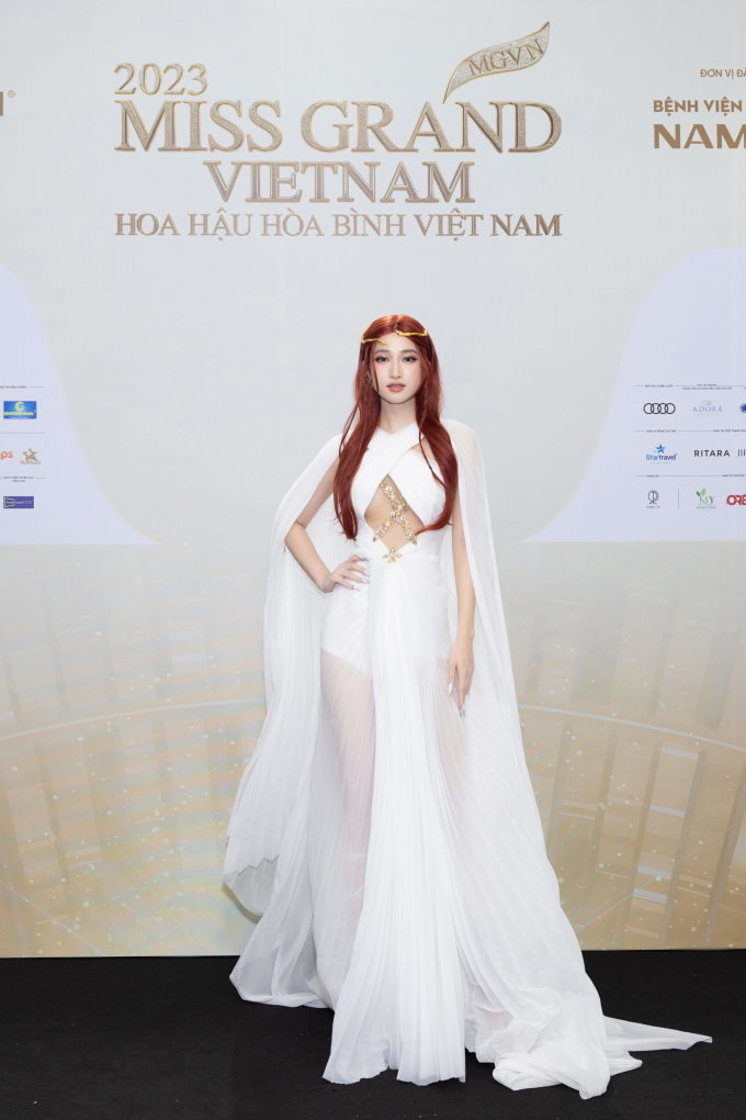 Thảm đỏ đêm Chung khảo Miss Grand Vietnam 2023: Phương Nhi hóa nữ thần, Minh Kiên khoe đường cong quyến rũ