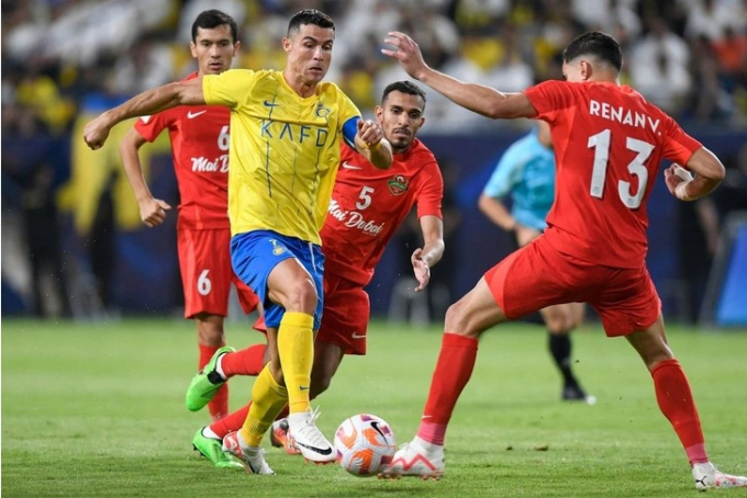 Ronaldo và Al Nassr vất vả giành vé chung mâm với Hà Nội FC