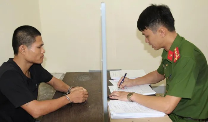 Bức xúc chuyện gia đình, người đàn ông dùng xăng đốt xe ô tô người khác