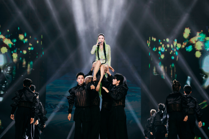 Thu Minh hát trên không, Wren Evans thiêu đốt đêm chung khảo Hoa hậu Hòa bình Việt Nam 2023