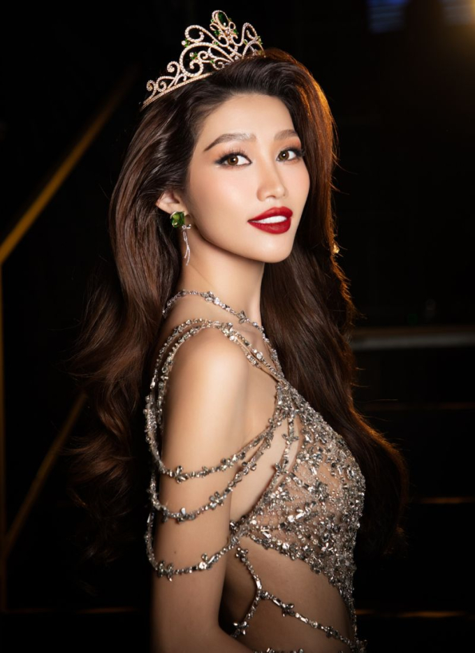 Diện lại đầm đăng quang tại Miss Grand Việt Nam 2022, á hậu Quỳnh Châu rạng rỡ trong khoảnh khắc “final walk”