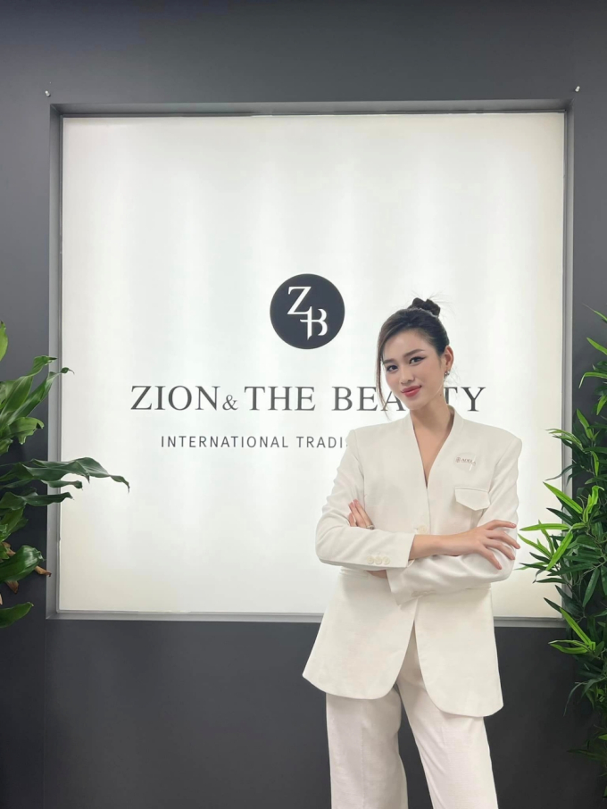 2 nàng hậu nổi tiếng xứ Thanh: Đỗ Hà làm CEO ở tuổi 22, Phương Nhi gây mê với nhan sắc thần tiên tỷ tỷ