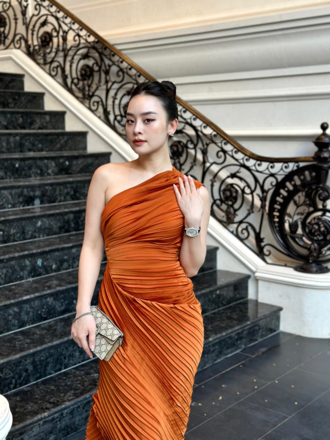 Style đời thường cuốn hút của Chi Hoàng - mẫu ảnh lookbook được báo Thái ca ngợi