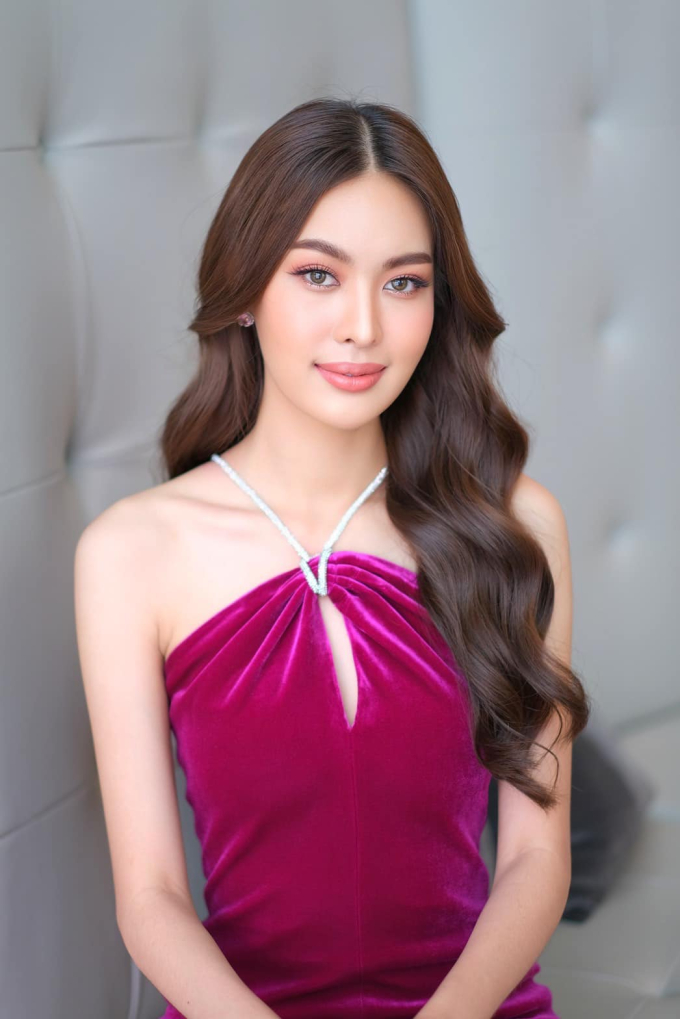 Mê mẩn nhan sắc ngọt ngào của Hoa hậu Quốc tế Thái Lan: Lại thêm đối thủ nặng ký khiến Phương Nhi bận tâm!