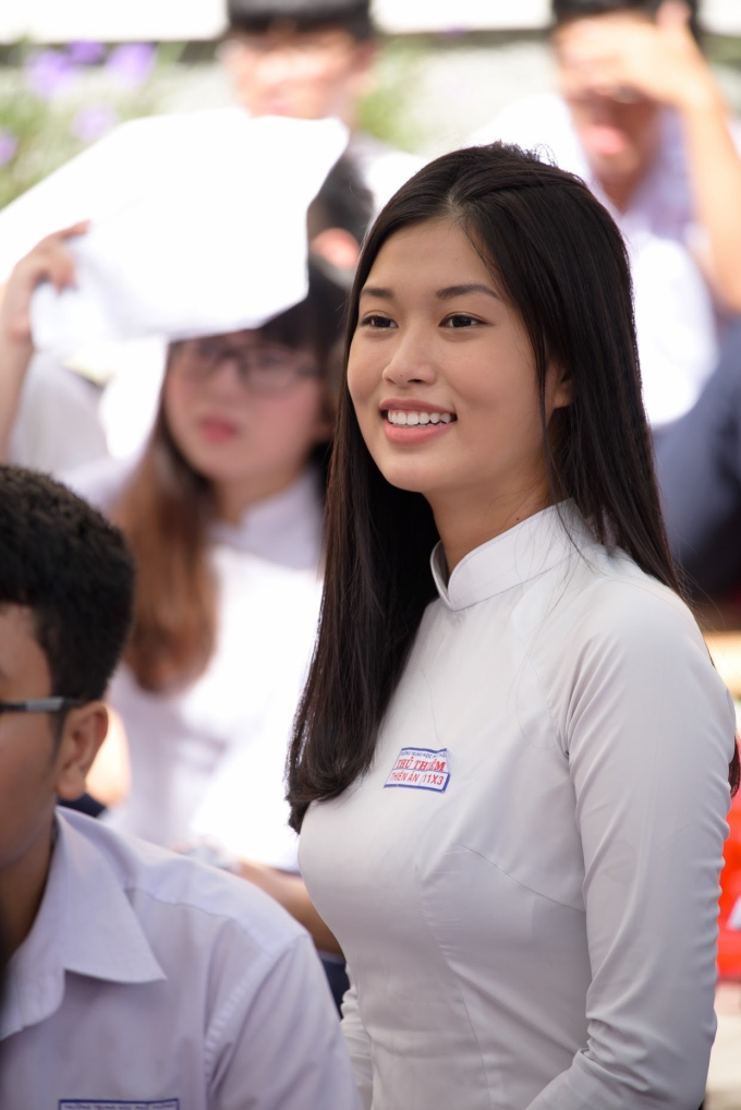 Ngày tựu trường của các nàng hậu Việt: Thùy Tiên thất thần, Thiên Ân - Minh Kiên đẹp rạng rỡ