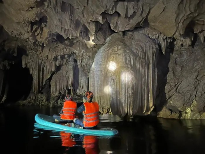 Quảng Bình: Phát hiện hang động mới dài hơn 1,5 km giữa rừng Trường Sơn