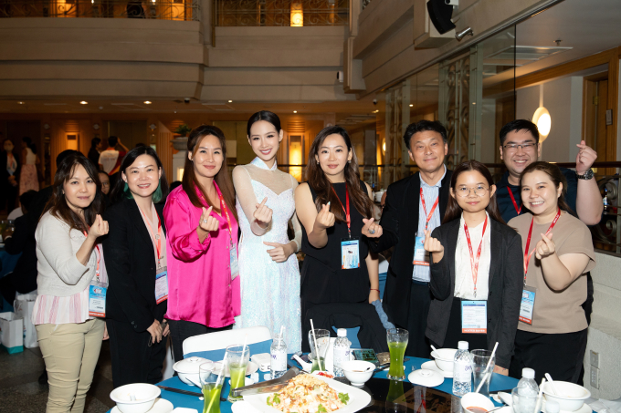 Hoa hậu Bảo Ngọc diện áo dài, tự hào giới thiệu văn hóa Việt Nam tại Hội chợ Du lịch Quốc tế