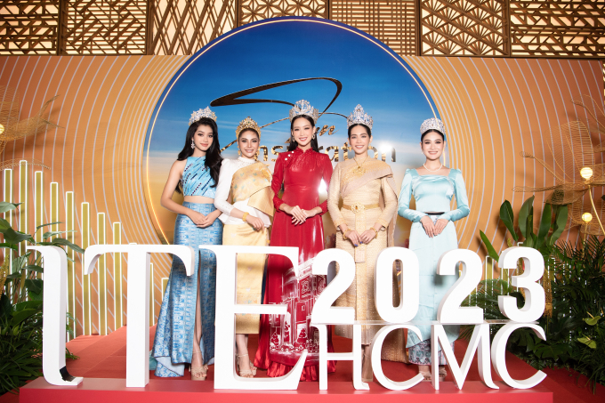 Lê Nguyễn Bảo Ngọc đọ sắc cùng 4 nàng hậu châu Á, nổi bần bật nhờ chiều cao 1m85