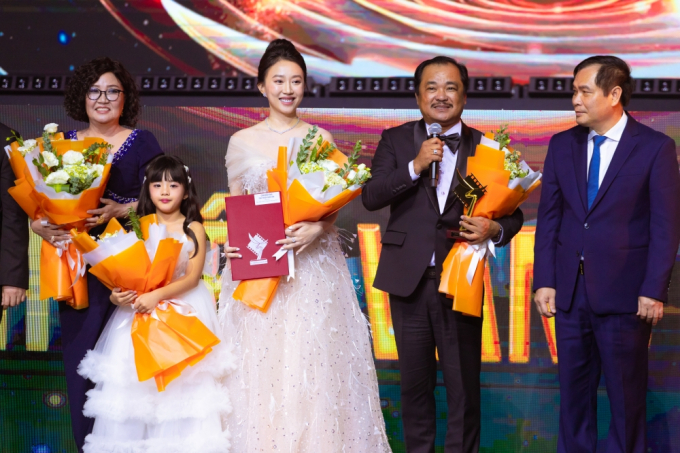 Hậu trao giải Cánh diều vàng 2023, Huỳnh Hồng Loan nói gì về chiến thắng của phim Mẹ rơm?
