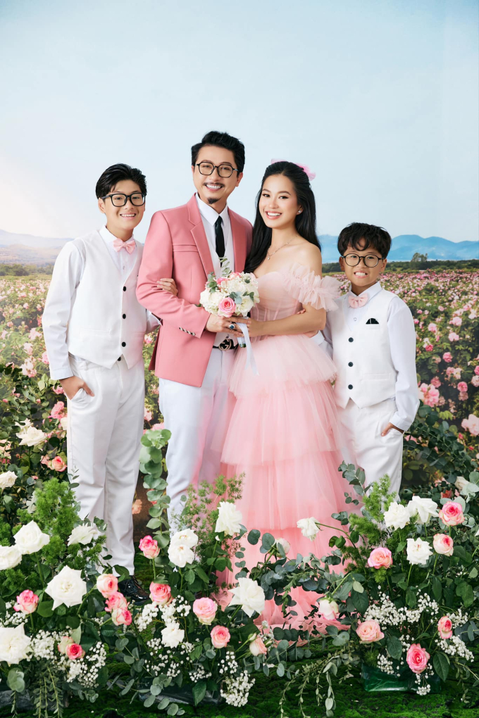 MV “Hoa giấy” cán mốc 1 triệu view, Lâm Vỹ Dạ tung bộ ảnh gia đình hạnh phúc mừng sinh nhật