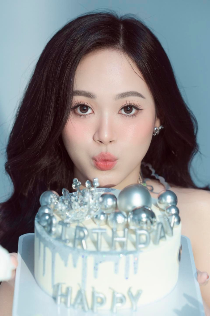 Á hậu Thùy Linh tung bộ ảnh trong veo tựa thần tiên tiểu muội: Fan hối xuất khẩu sang Miss International