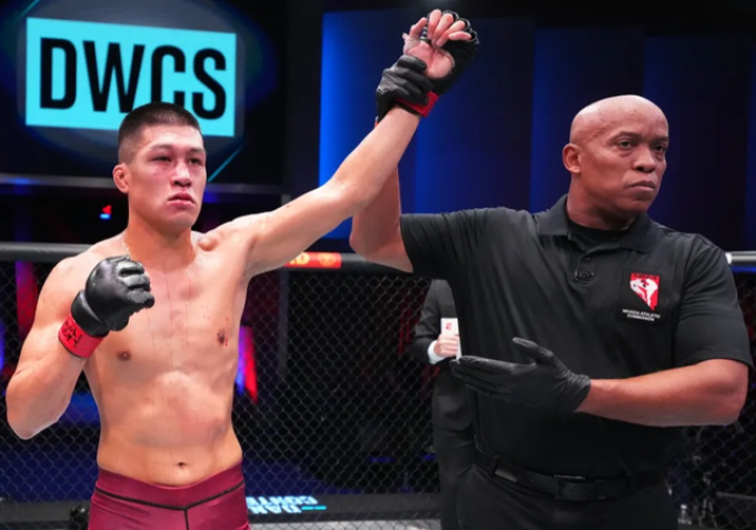 Võ sĩ gốc Việt Steven Nguyễn giành chiến thắng ấn tượng, chính thức gia nhập giải MMA lớn nhất thế giới UFC