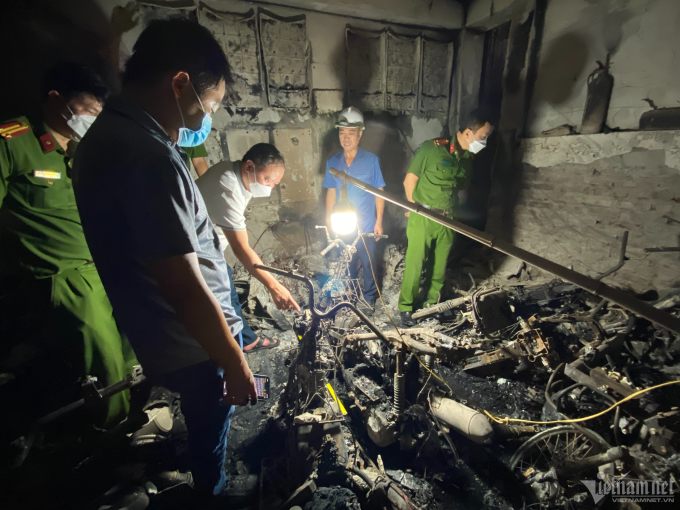 Hiện trường vụ cháy chung cư mini 150 người ở Khương Hạ