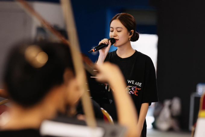 Hoàng Thuỳ Linh tung video khoe khả năng hát live, nỗ lực bắn nốt cao trước thềm concert Vietnamese