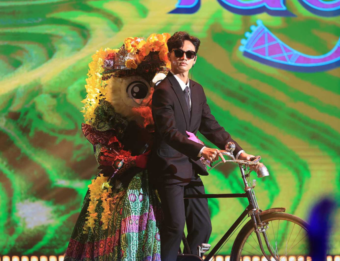 Tập 7 The Masked Singer Vietnam: Bảng đấu siêu gay cấn, Cú Tây Bắc tặng fan món quà ký ức